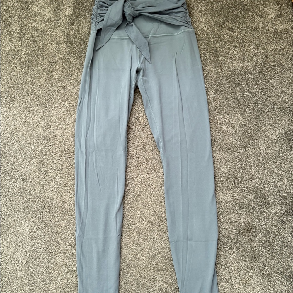 Lululemon Athletica Gray and Blue Leggings with Textured Fit